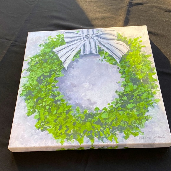 Picture frame. Pretty wreath. Lightly used. Perfect for your home :) - Picture 1 of 8